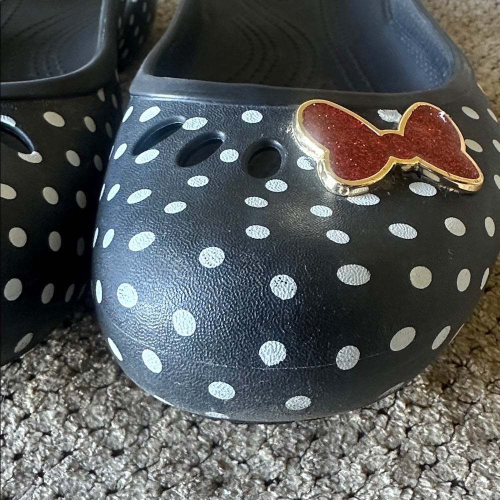 CROCS size 10 Black & White Polka Dot Minnie Mouse Kadee Flats - Picture 11 of 11